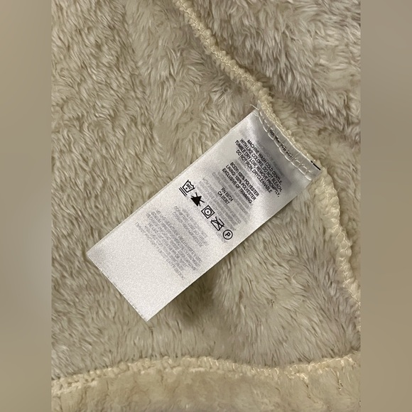 Women’s Columbia cream colored Sherpa jacket. Medium. Great pre-owned condition - Picture 5 of 7